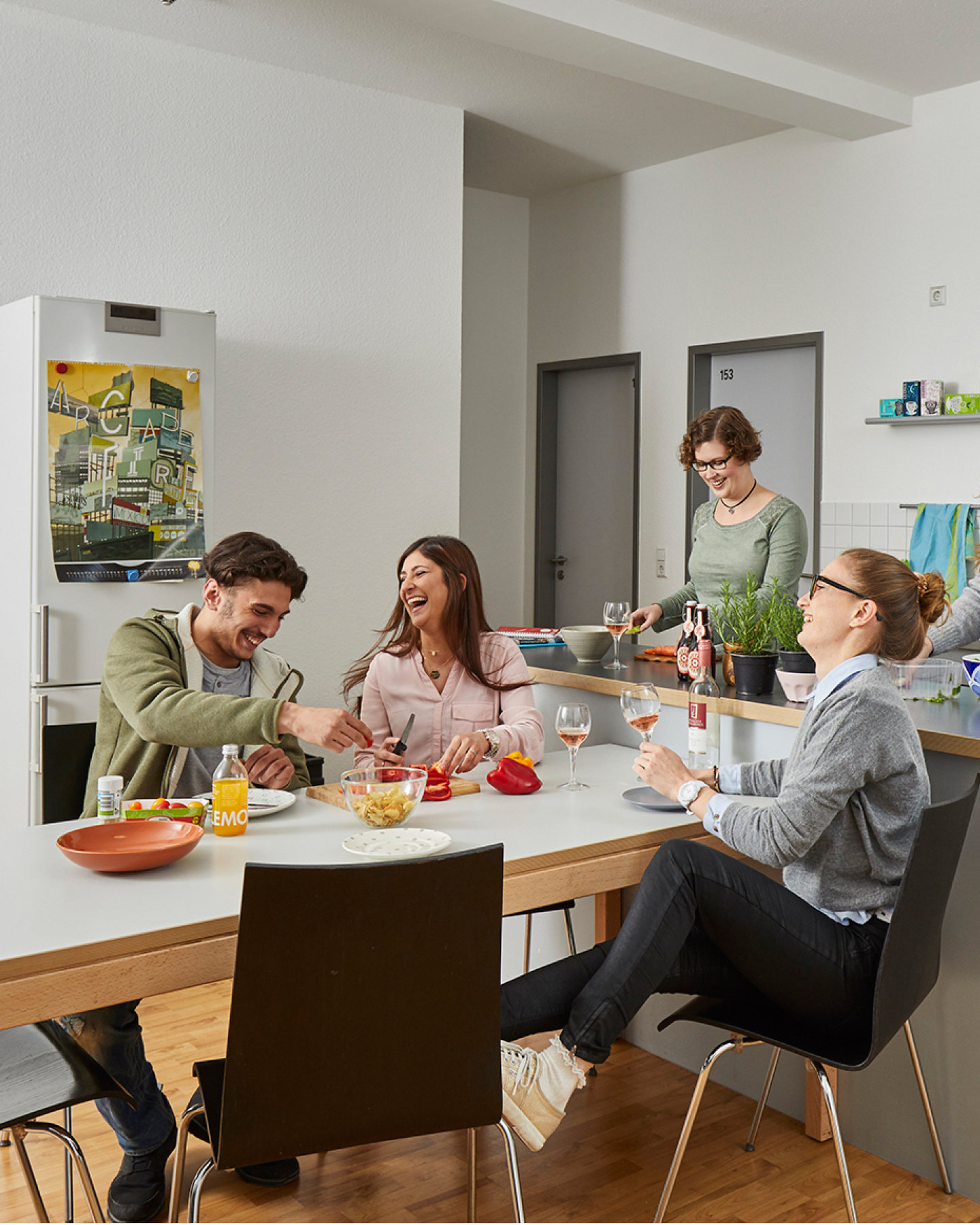 Studis sind gemeinsam am Kochen