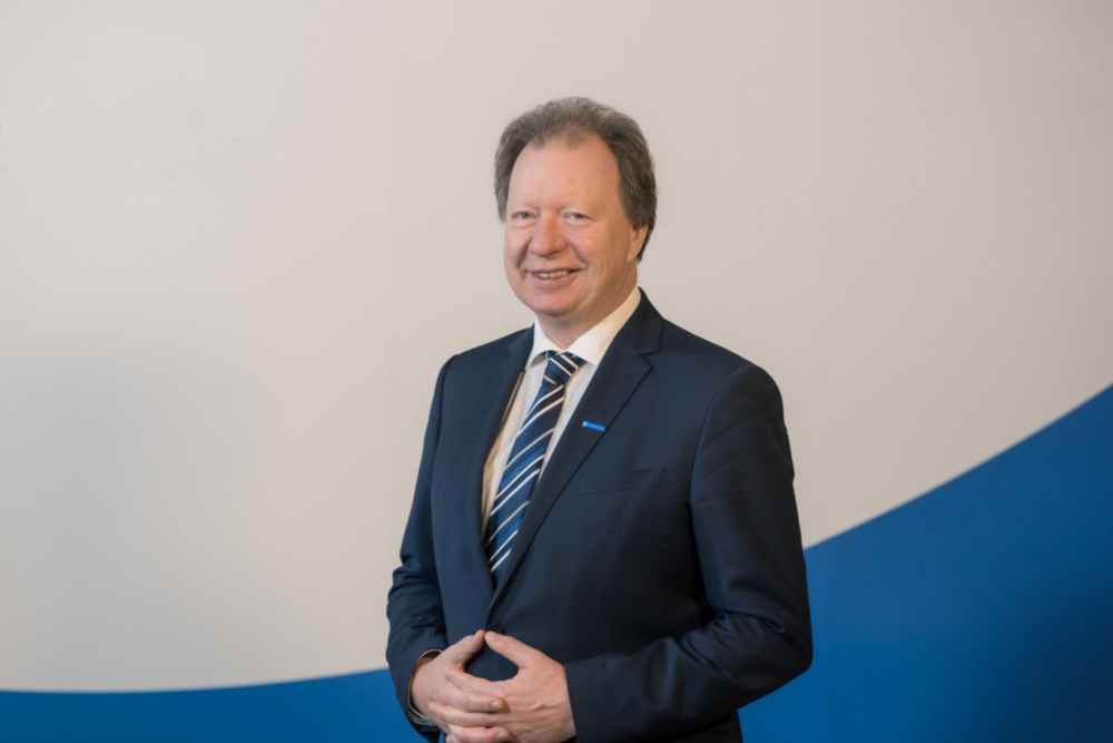 Porträt von Prefessor Ressel, Rektor Uni Stuttgart
