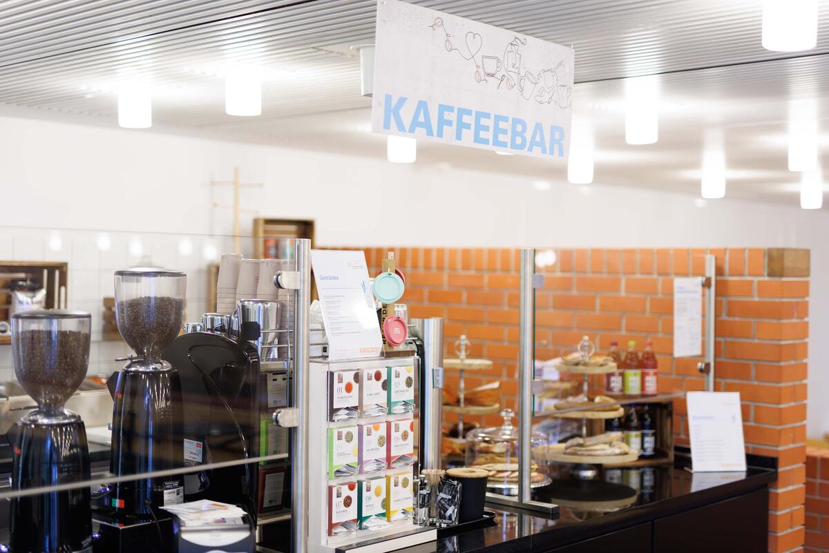 Kaffeebar in der Mensa Central mit Tee, Kaffee und Snacks