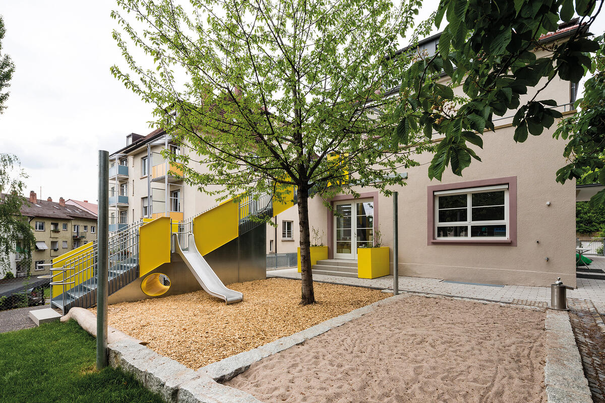 Sandkasten im Garten der KiTa Villa MiO