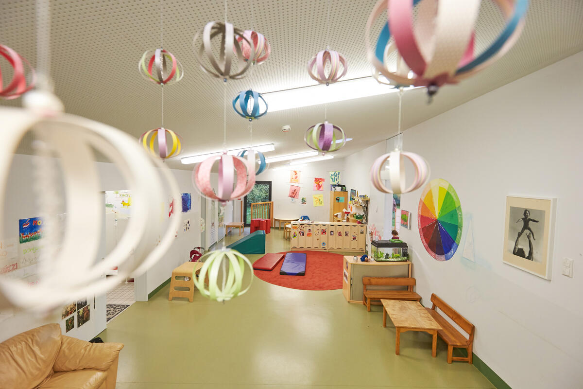 Group room from above with lanterns, table play corner and shelves in Kita Pfaffenwald