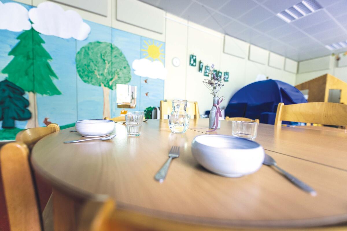 Foto von einem gedeckten Tisch in der Kita Krabbelmäuse