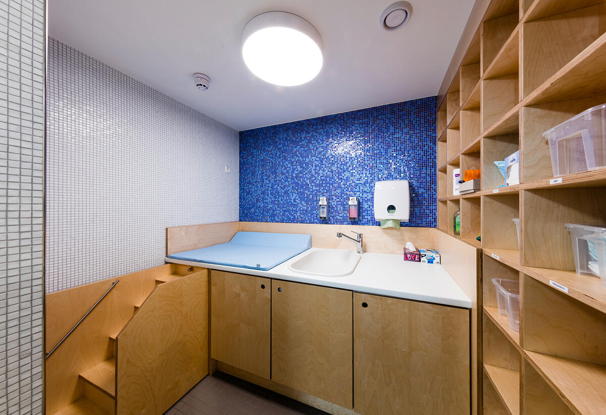 Changing table and shelf in the day care center Abenteuerbande