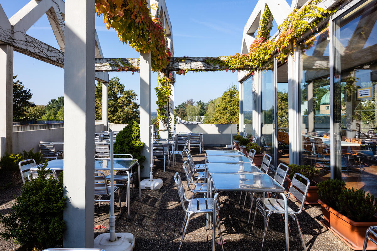 Outdoor seating area in the Mensa Vaihingen