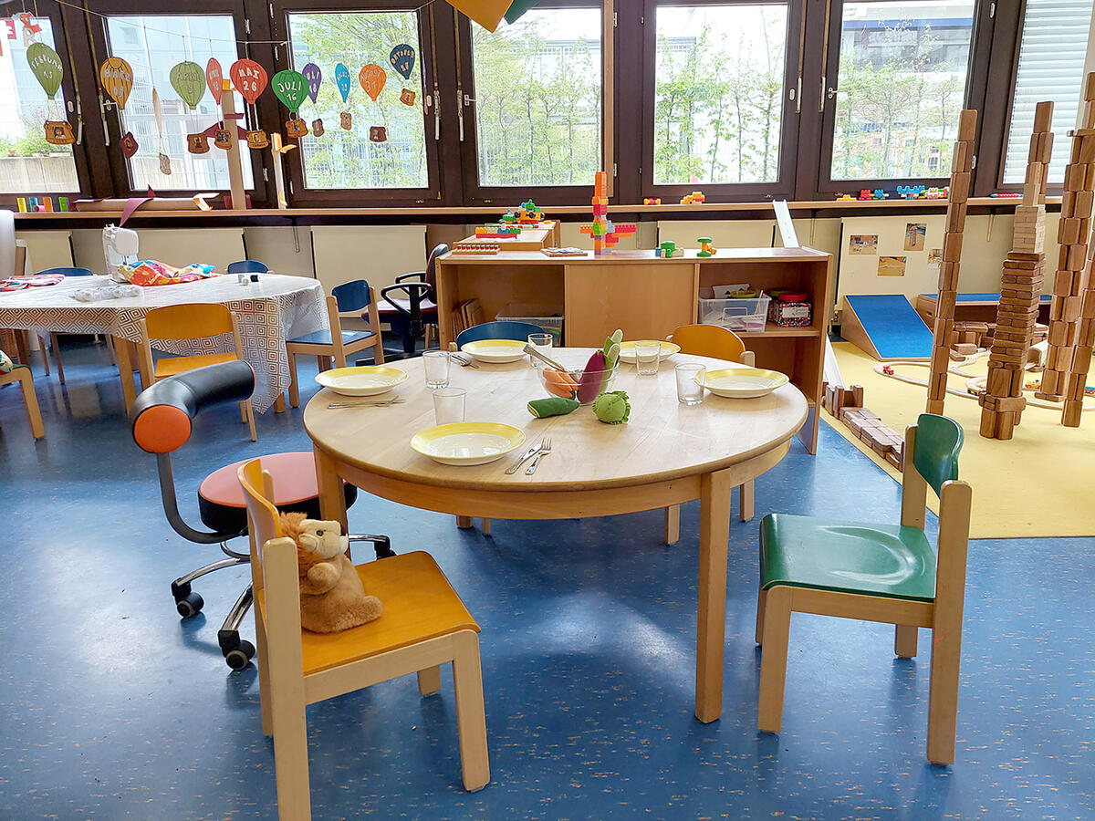 Dining table at the Löwenzahn day care centre