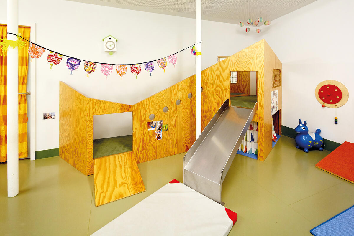 Playhouse with slide in the group room of the Kita Pfaffenwald