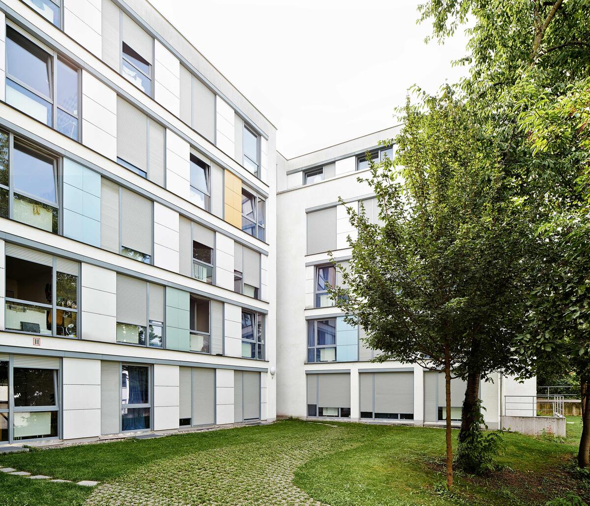 Exterior view of the dormitory in the Au