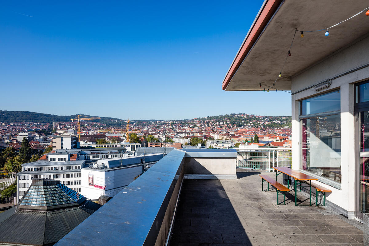 Dachterrasse mit Blick auf Stuttgart vom Max Kade Haus