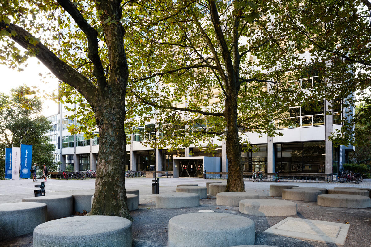 Exterior view of cafeteria K1 with trees and seating area